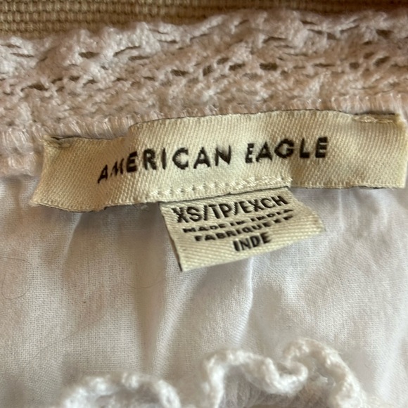 🌸 White Ruffled Blouse 🌸 - Picture 2 of 6